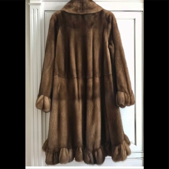 BEAUTIFUL BROWN MINK COAT! - Picture 12 of 16